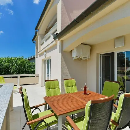 Medved Apartment Vir