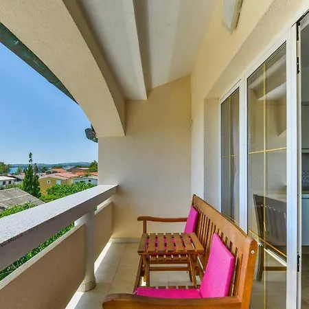 Medved Apartment Vir