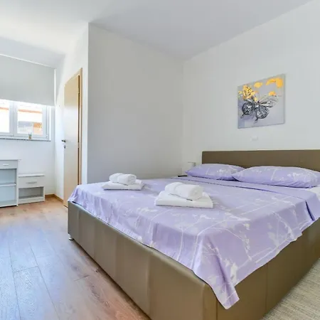 Medved Apartment Vir